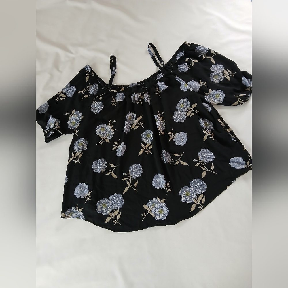 Torrid Floral 3/4 Sleeve Semi-sheer Cold Shoulder Top